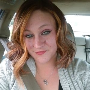 Meet your Posher, Caitlin